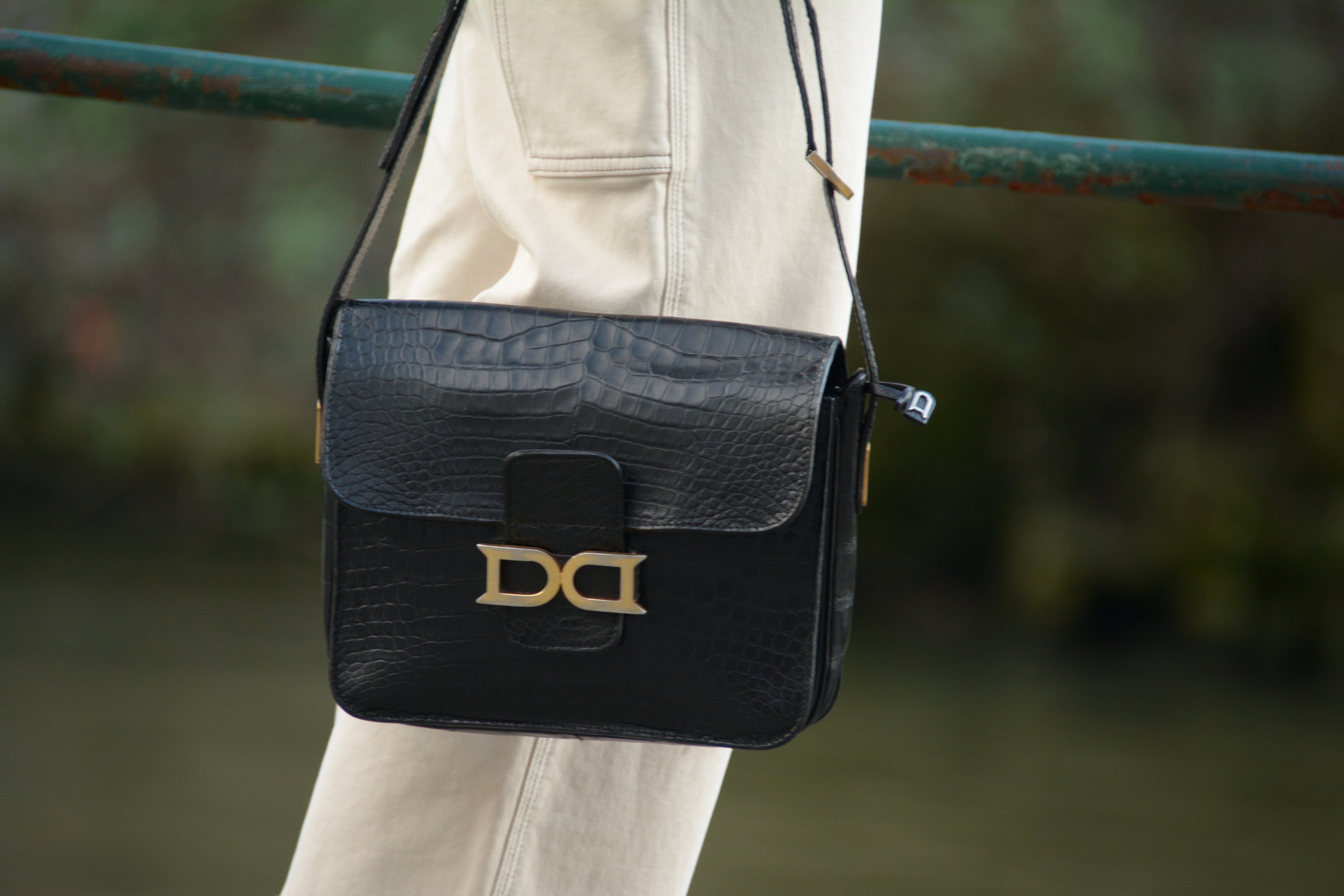 Merk het verschil tussen een namaak en een authentieke Delvaux